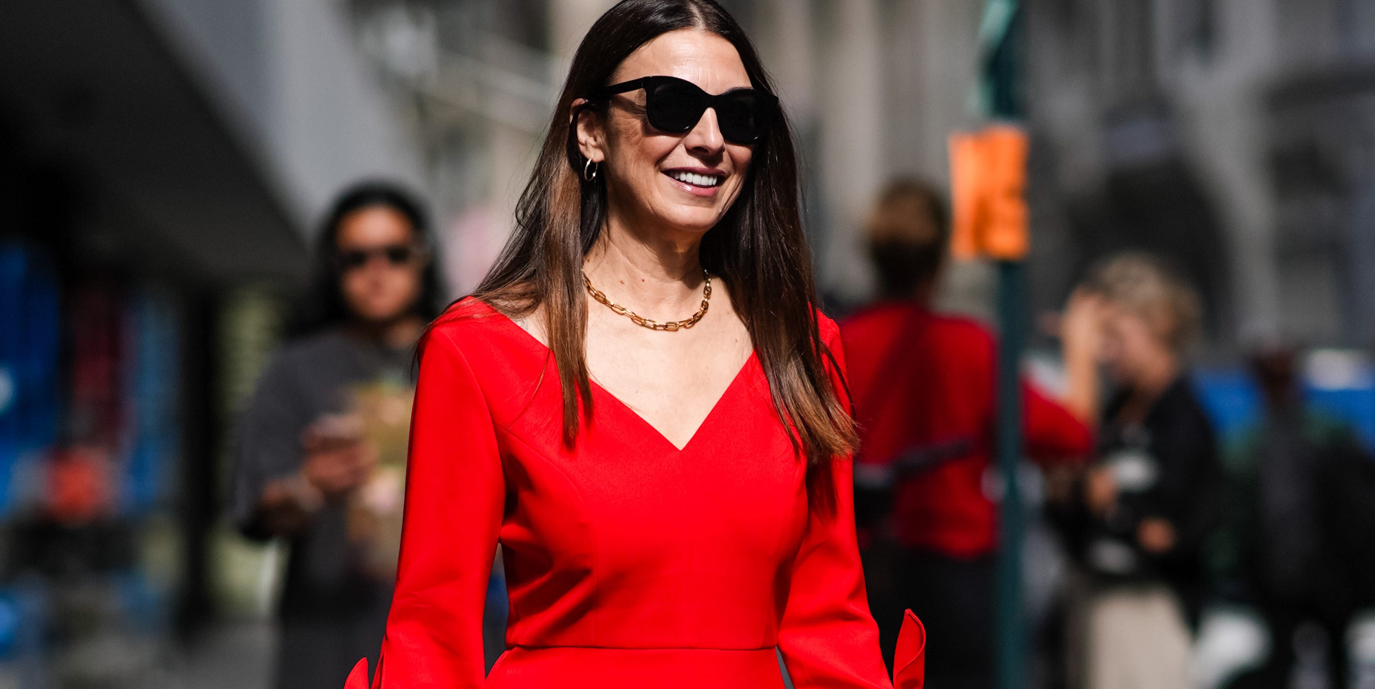 Los diez vestidos largos de manga larga que más estilizan con botas altas acaban de llegar a Primark, Zara, Mango, Parfois, Lefties y C&A